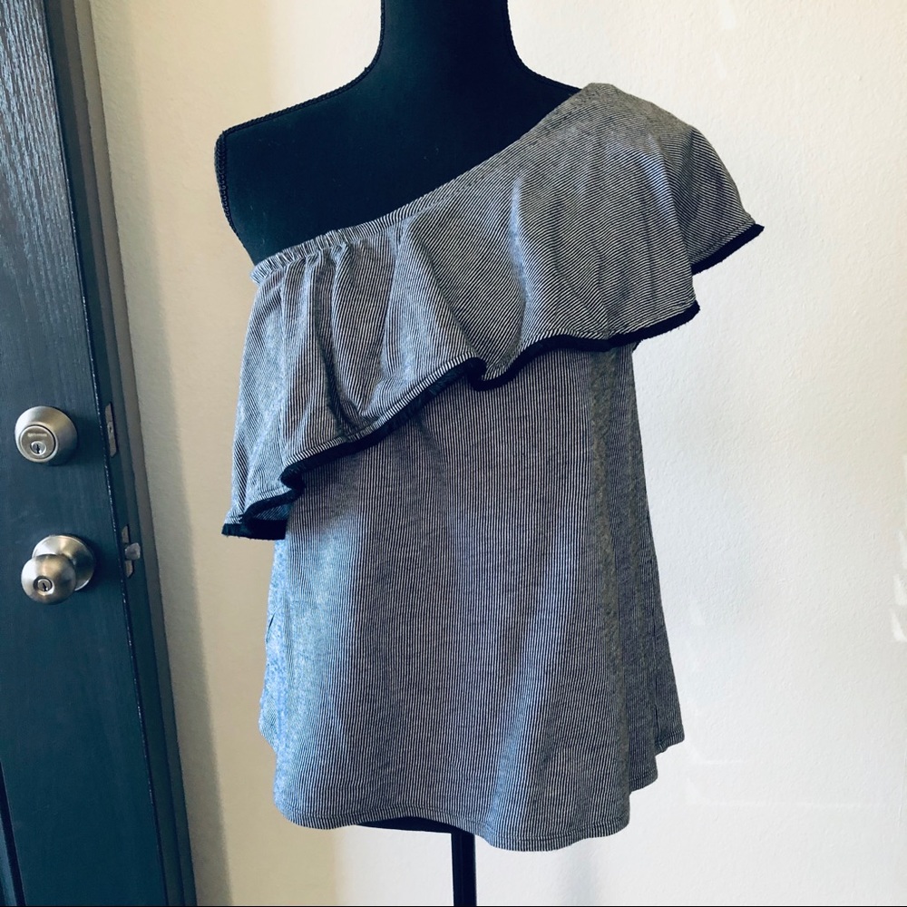 🌺 LOFT One shoulder top